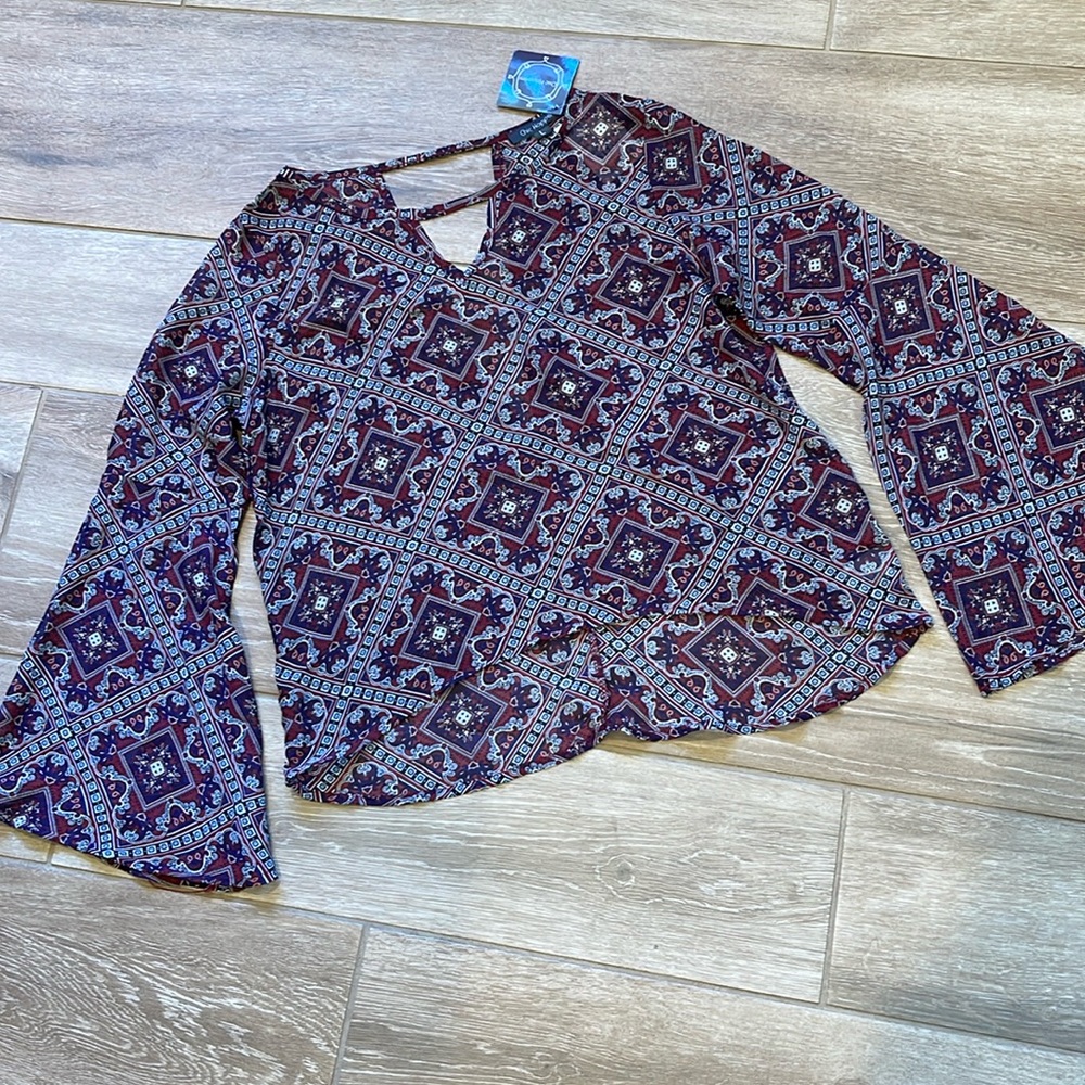 Chic Happens Bell Sleeve Top LARGE